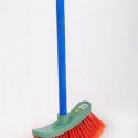 Eterna Everything Todo Broom with Long Wooden Handle, Indoor and Outdoor Use, Heavy Duty. Ideal for Sweeping Garages, Patios, Bathrooms, Kitchens Offices Spaces, Kitchen and More – GP04