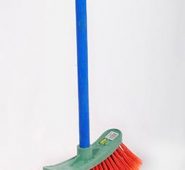 Eterna Everything Todo Broom with Long Wooden Handle, Indoor and Outdoor Use, Heavy Duty. Ideal for Sweeping Garages, Patios, Bathrooms, Kitchens Offices Spaces, Kitchen and More – GP04